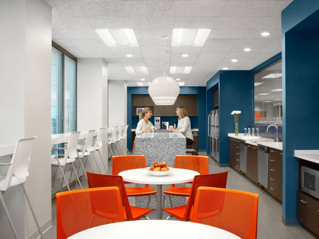 portfolio-advanced-icu-cafe-with-people